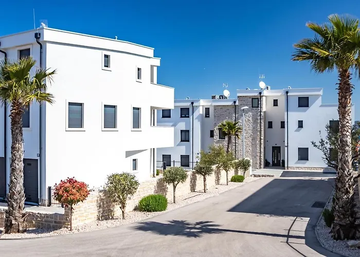 Boutique La Perla Jacuzzi 무르테르