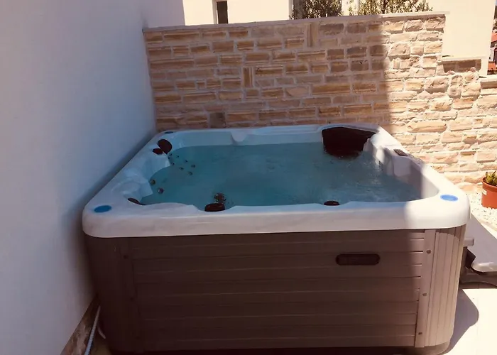 Boutique La Perla Jacuzzi 아파트